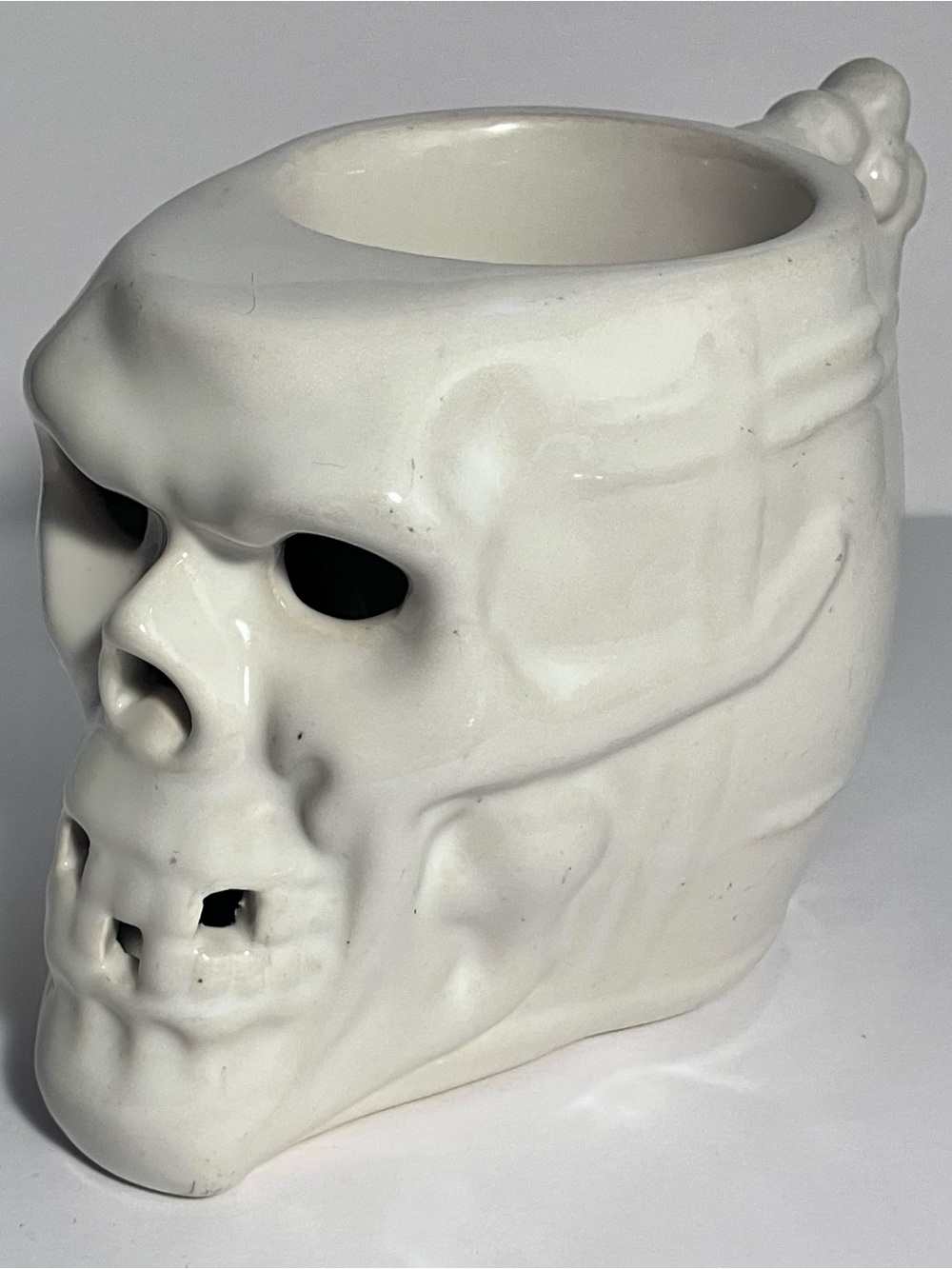 TRADER VIC’S 2012 Skull Mug / Heavy GLAZED CERAMIC / Pirate Theme / SMALL CHIP